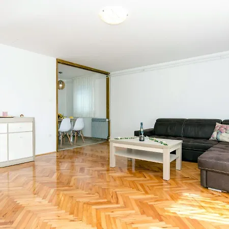 Holiday Mazor - Nov400 By Interhome